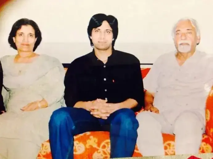 Jawad Ahmed Gets Emotional Remembering His Late Parents