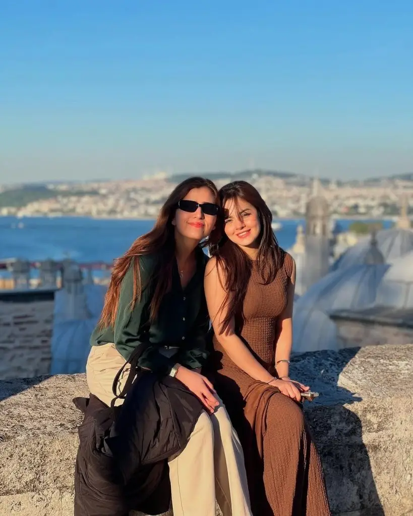 Komal Meer’s Vacation Look in Turkey Ignites Criticism