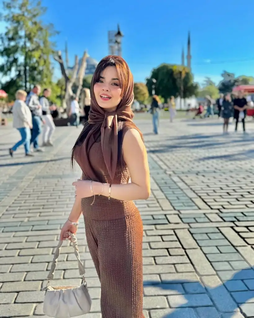Komal Meer’s Vacation Look in Turkey Ignites Criticism