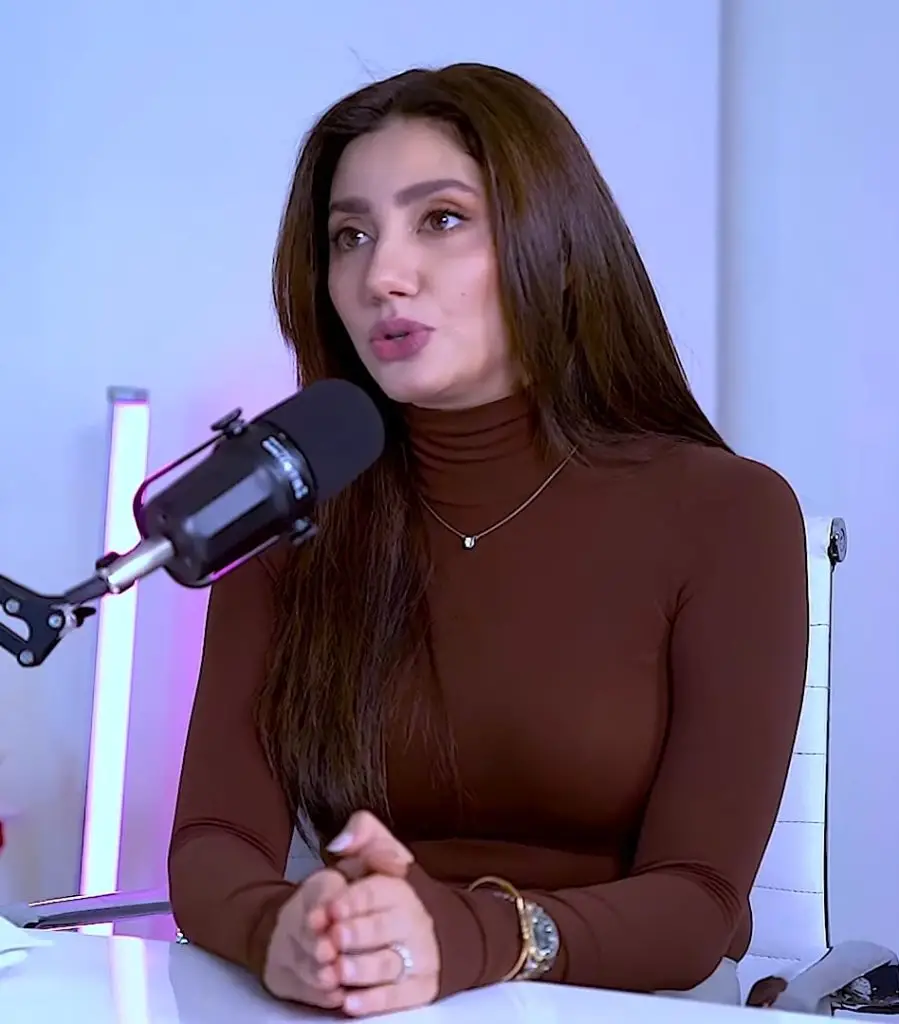 Mahira Khan Speaks On Parents’s Dysfunctional Marriage