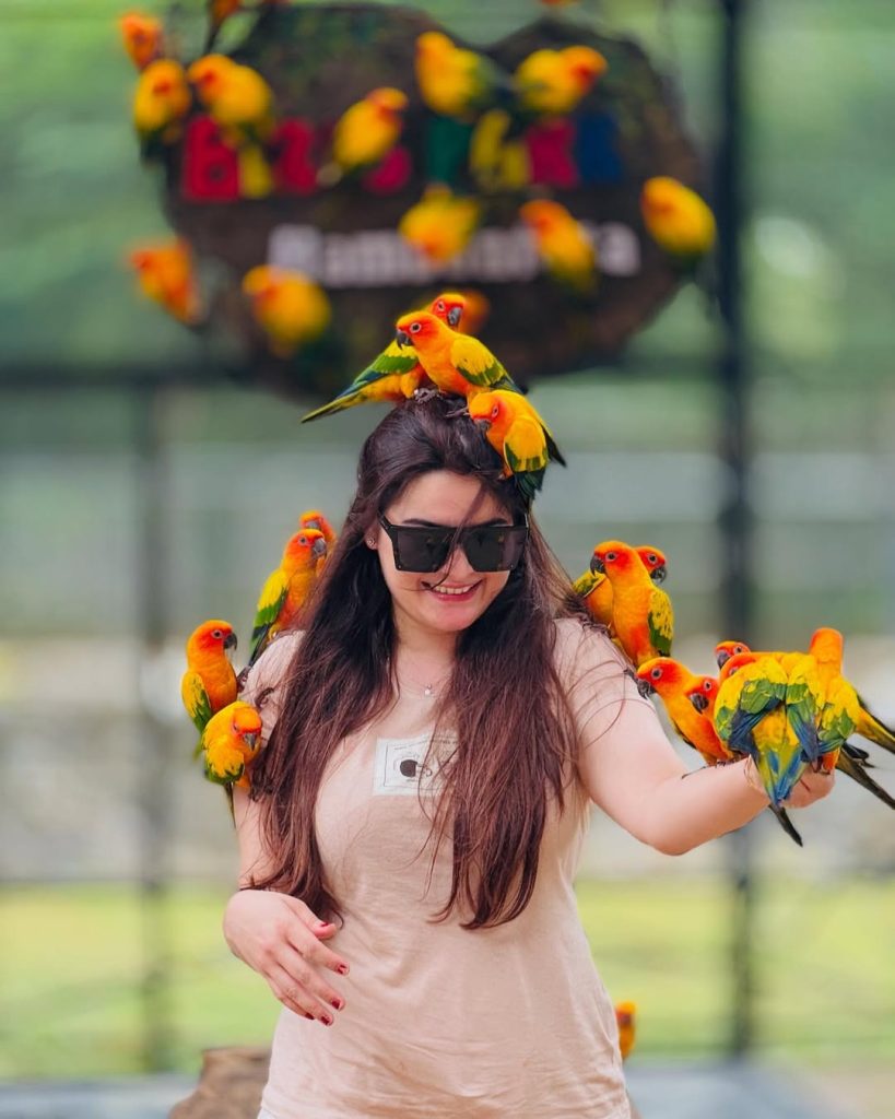 Minal Khan Sri Lanka Trip Pictures