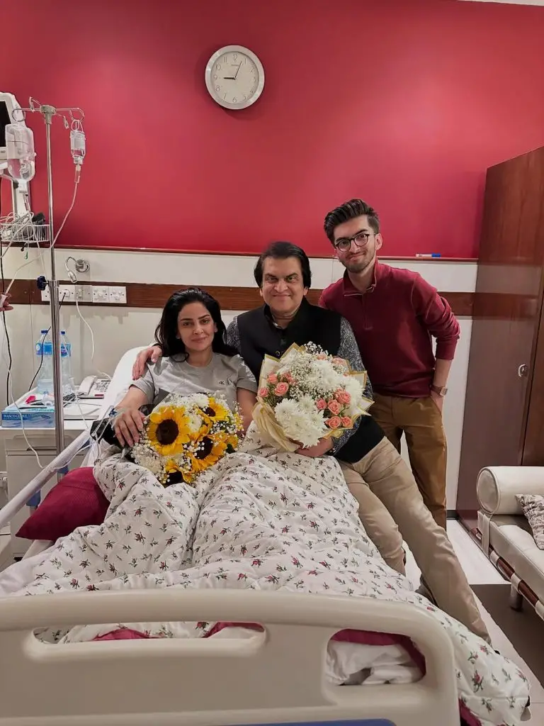 Saba Qamar Shares Star-Studded Pictures From Case No 9 Set