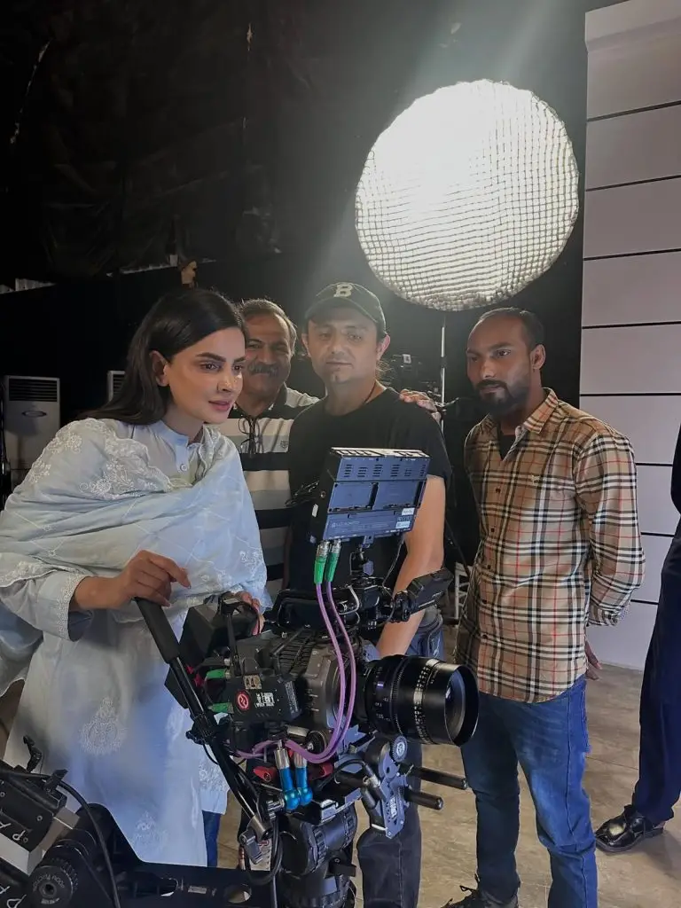 Saba Qamar Shares Star-Studded Pictures From Case No 9 Set