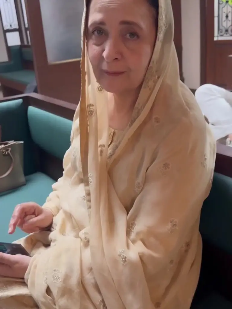 Saba Qamar Shares Star-Studded Pictures From Case No 9 Set