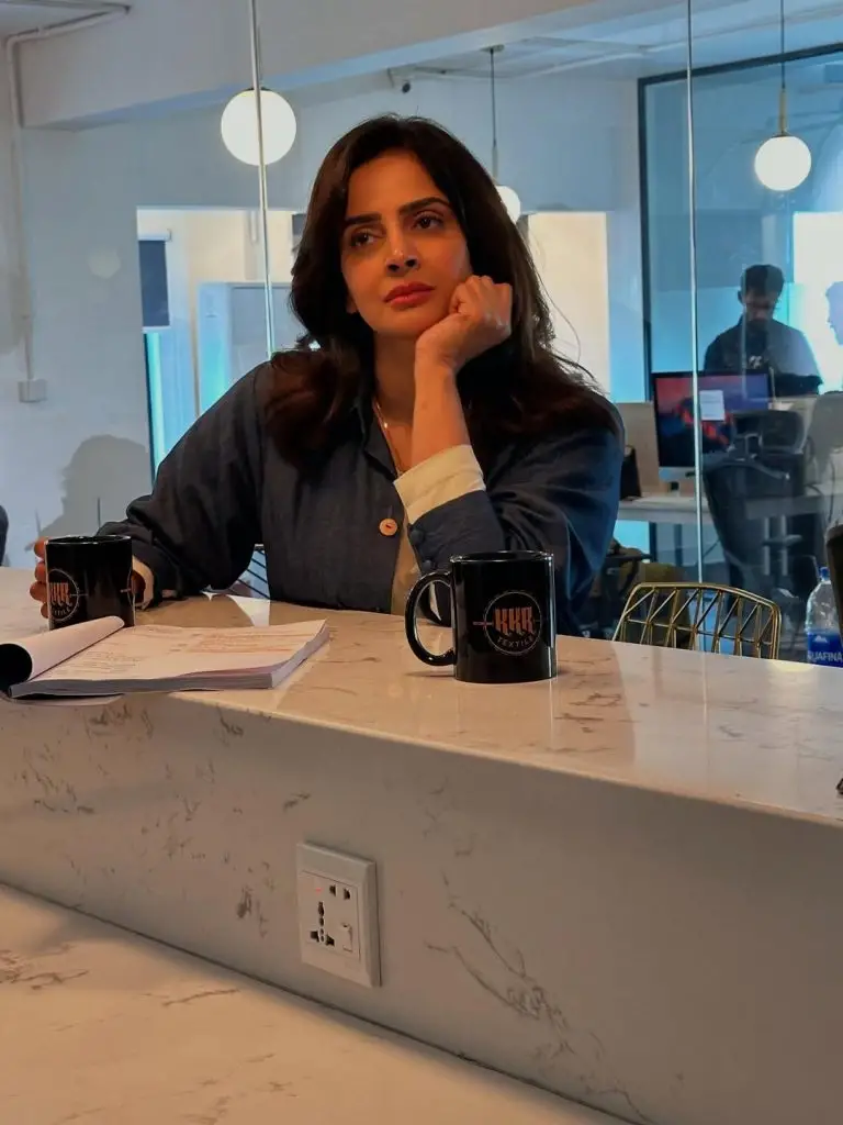 Saba Qamar Shares Star-Studded Pictures From Case No 9 Set