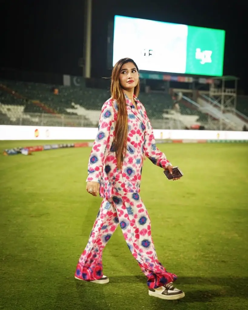 Samiya Hassan Ali’s Latst Beautiful Family Clicks From PSL