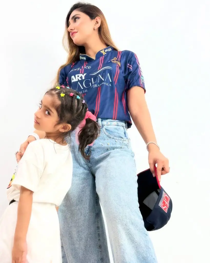 Samiya Hassan Ali’s Latst Beautiful Family Clicks From PSL