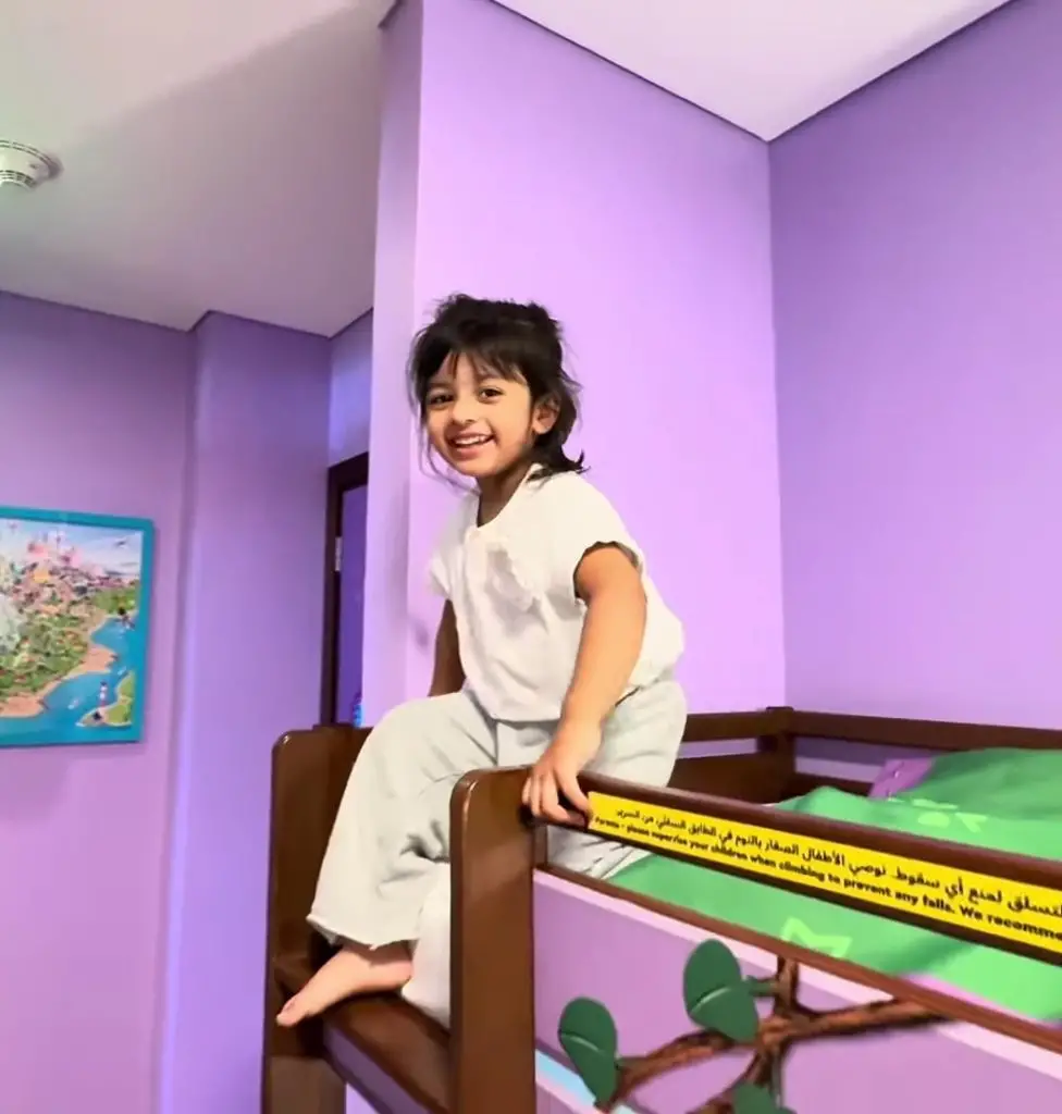 Sarah Khan Cute Pregnancy Announcement By Daughter Alyana