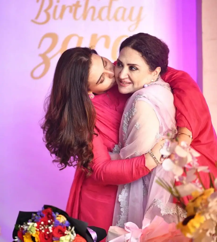 Zara Noor Abbas & Asma Abbas’s Classical Dance Performance Gets Praise