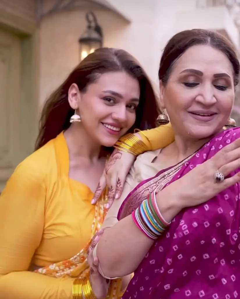 Zara Noor Abbas & Asma Abbas’s Classical Dance Performance Gets Praise