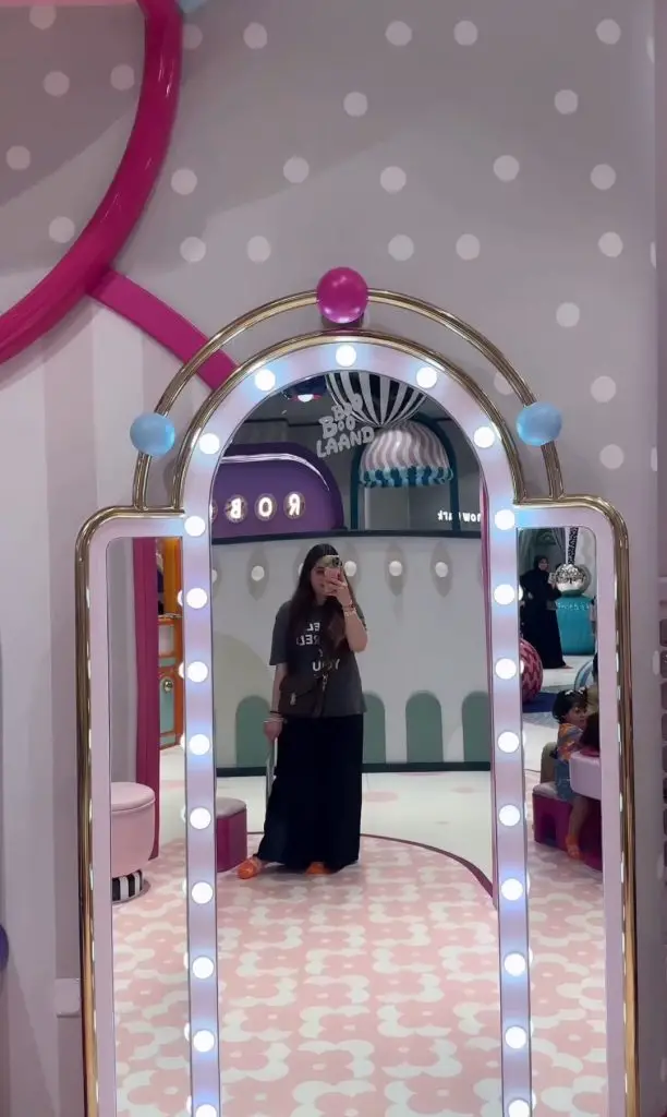 Aiman Khan Shares Adorable Pictures & Reel from Dubai