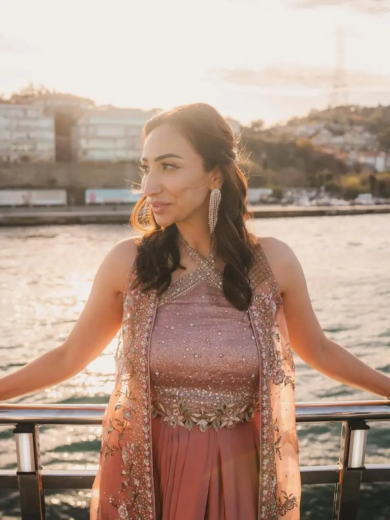 Anoushey Ashraf Shares HD Pictures from Her Wedding Boat Party