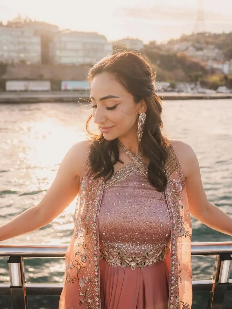 Anoushey Ashraf Shares HD Pictures from Her Wedding Boat Party