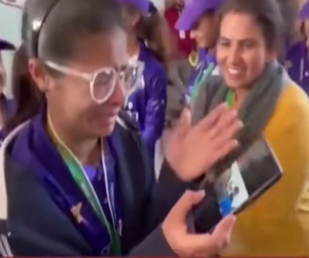 Babar Azam’s Crazy Fan Bursts into Tears After Meeting Him