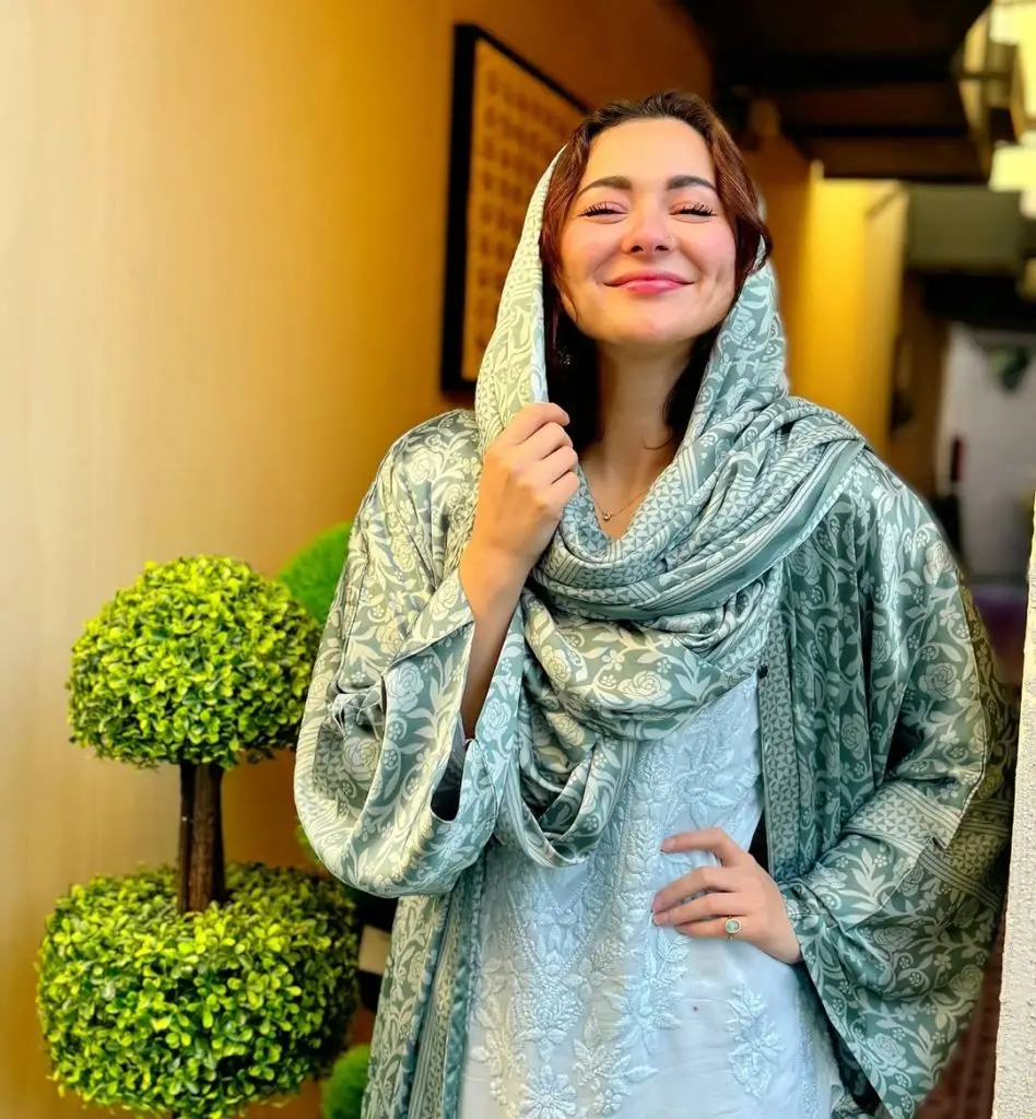 Hania Aamir Explores Saudi Arabia After Hajj