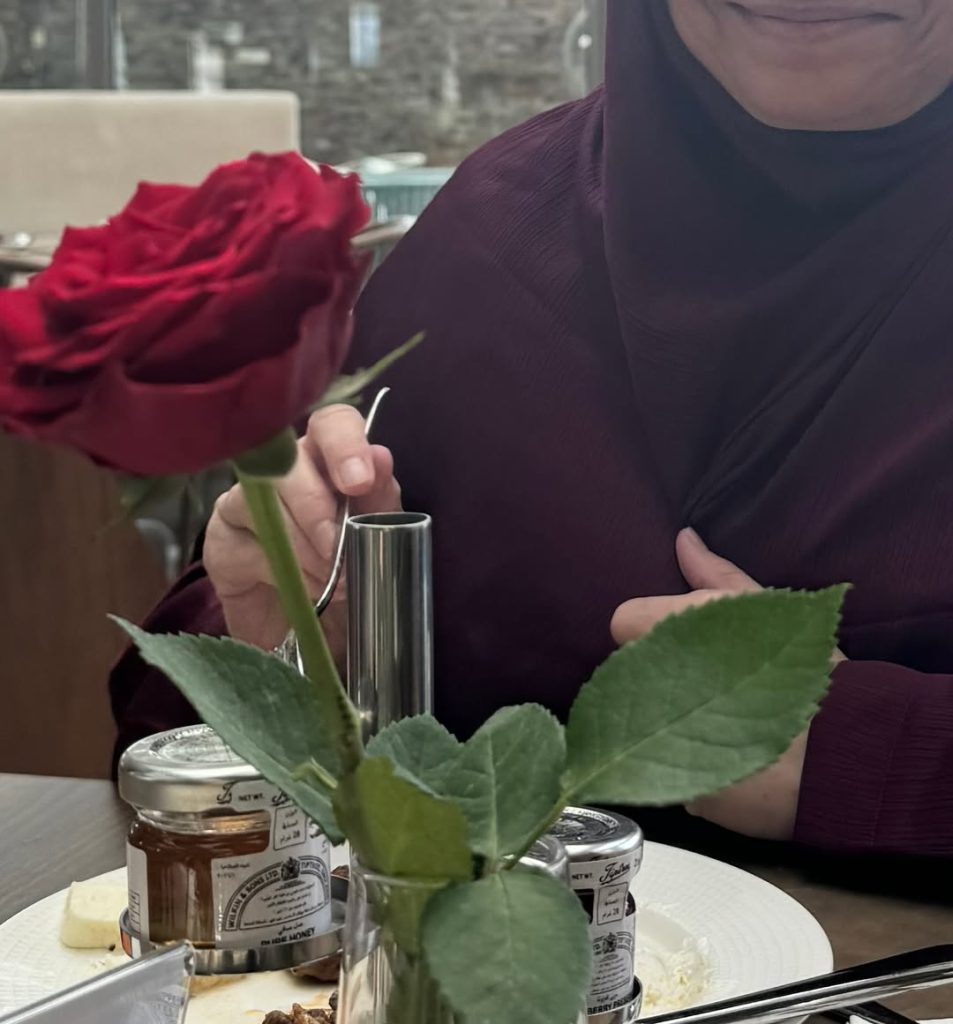 Hania Aamir Explores Saudi Arabia After Hajj