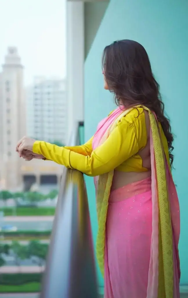 Hareem Farooq Faces Backlash Over Bold, Ill-Fitted Saree