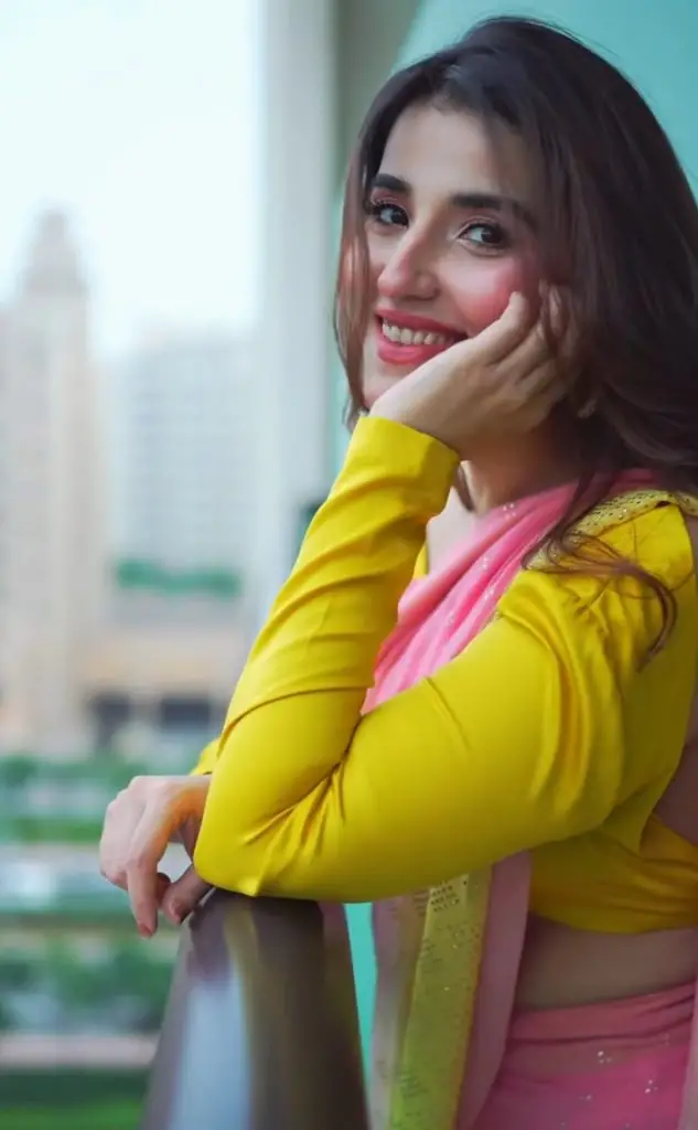 Hareem Farooq Faces Backlash Over Bold, Ill-Fitted Saree