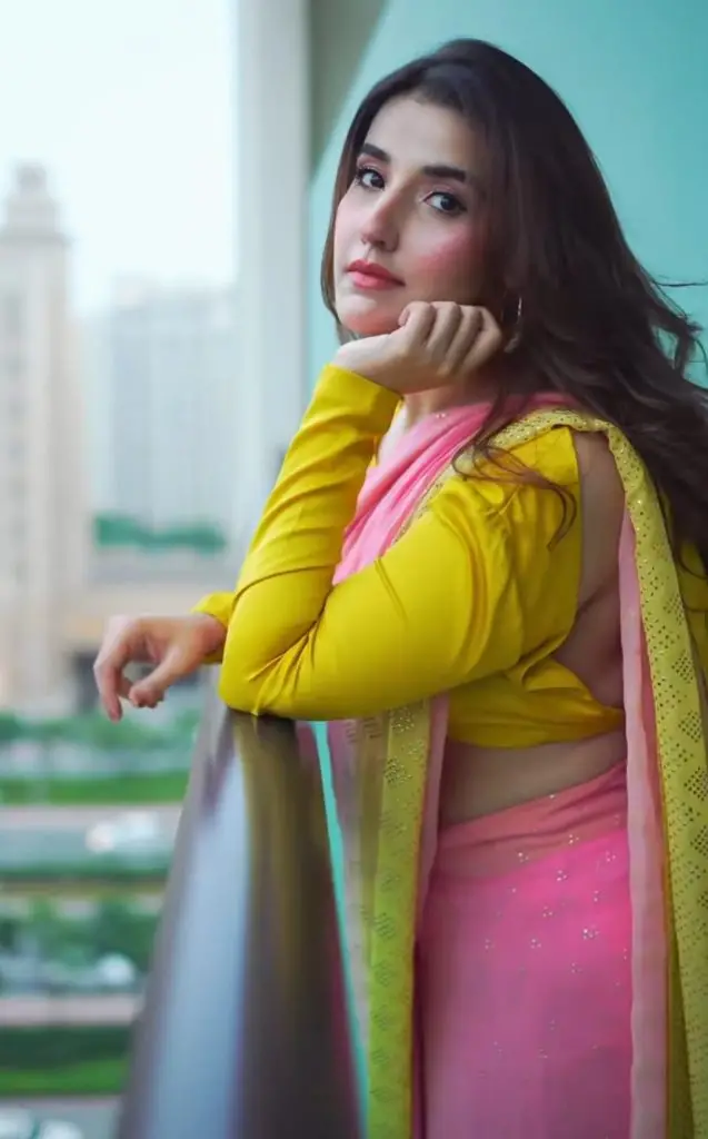 Hareem Farooq Faces Backlash Over Bold, Ill-Fitted Saree