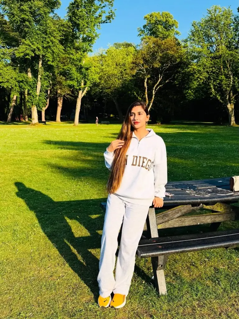 Hassan Ali Enjoys Serene Family Vacation in the UK