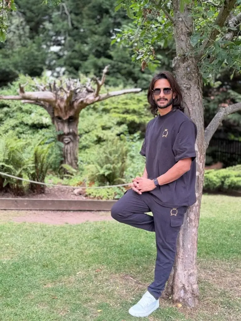 Hassan Ali Enjoys Serene Family Vacation in the UK
