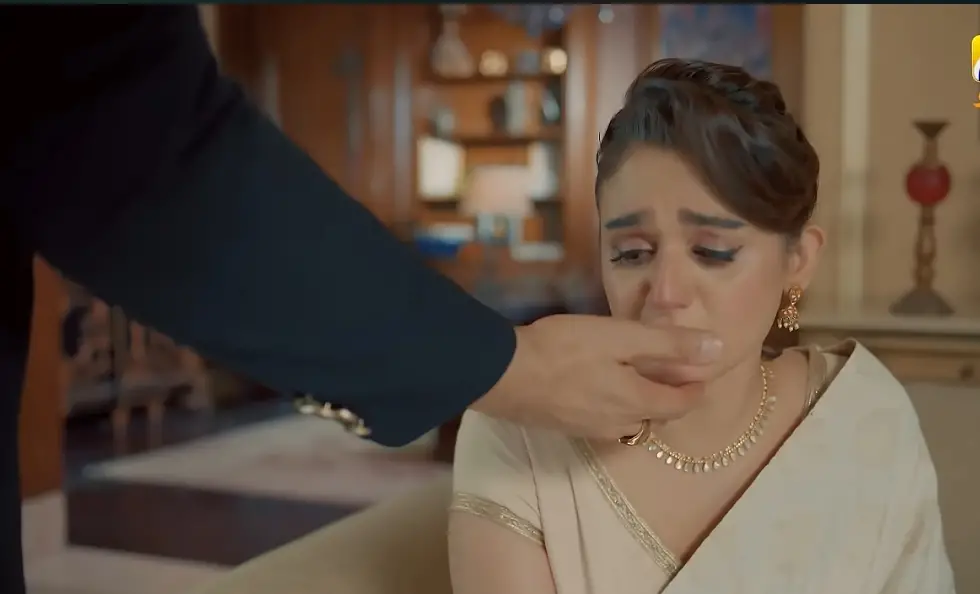Dayan Episode 36 – Mehwish Hayat & Hira Mani’s Bold Looks Under Discussion