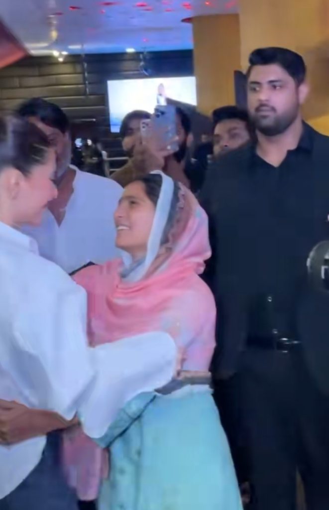 Mahira Khan’s Heartwarming Interactions with Fans