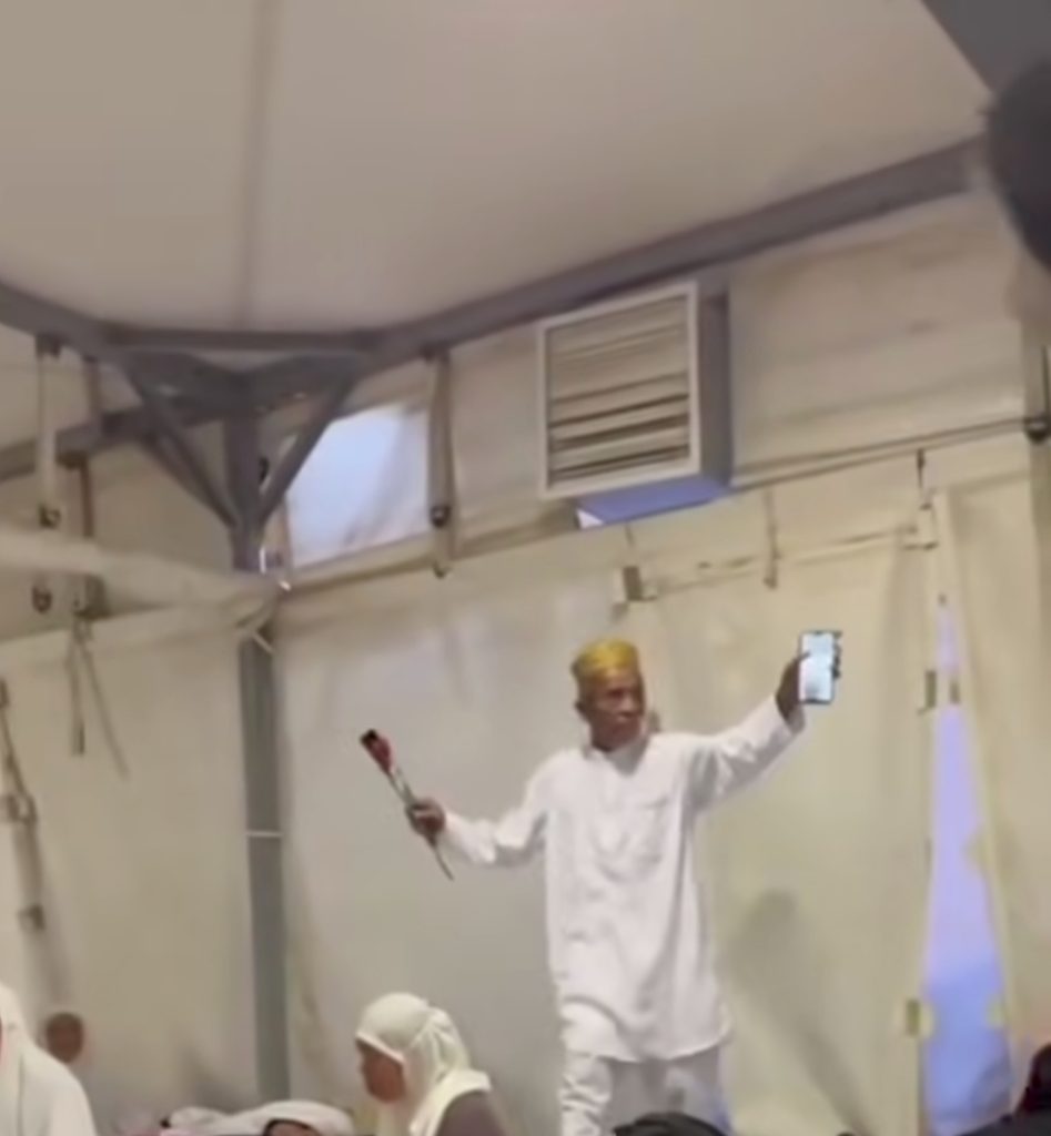 Man Enters Female Tent in Mina During Hajj