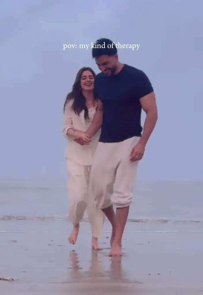 Omer Shahzad’s Adorable Moments with Wife from Beach
