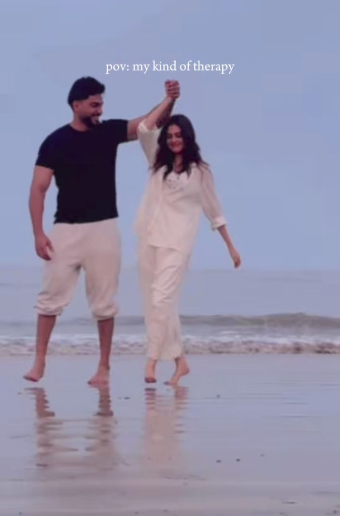 Omer Shahzad’s Adorable Moments with Wife from Beach