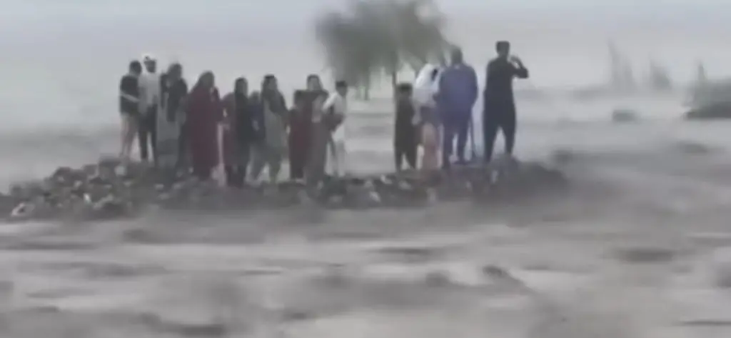 Pakistanis Salute Local Hero Who Saved Lives in Swat Tragedy