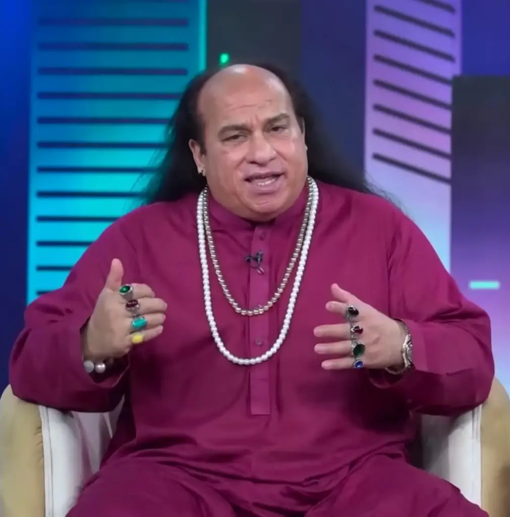 Chahat fateh Ali Khan Fiercely Defends Himself