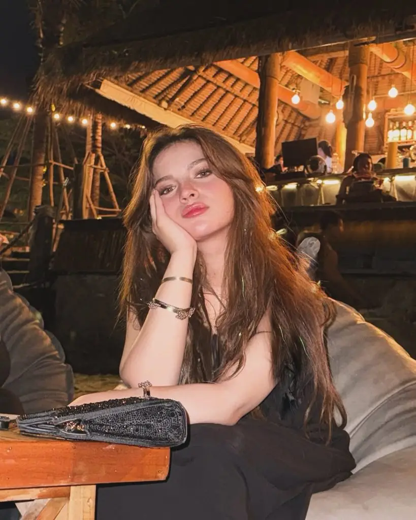 Dananeer Mobeen Enjoys Vacations In Thailand With Mother