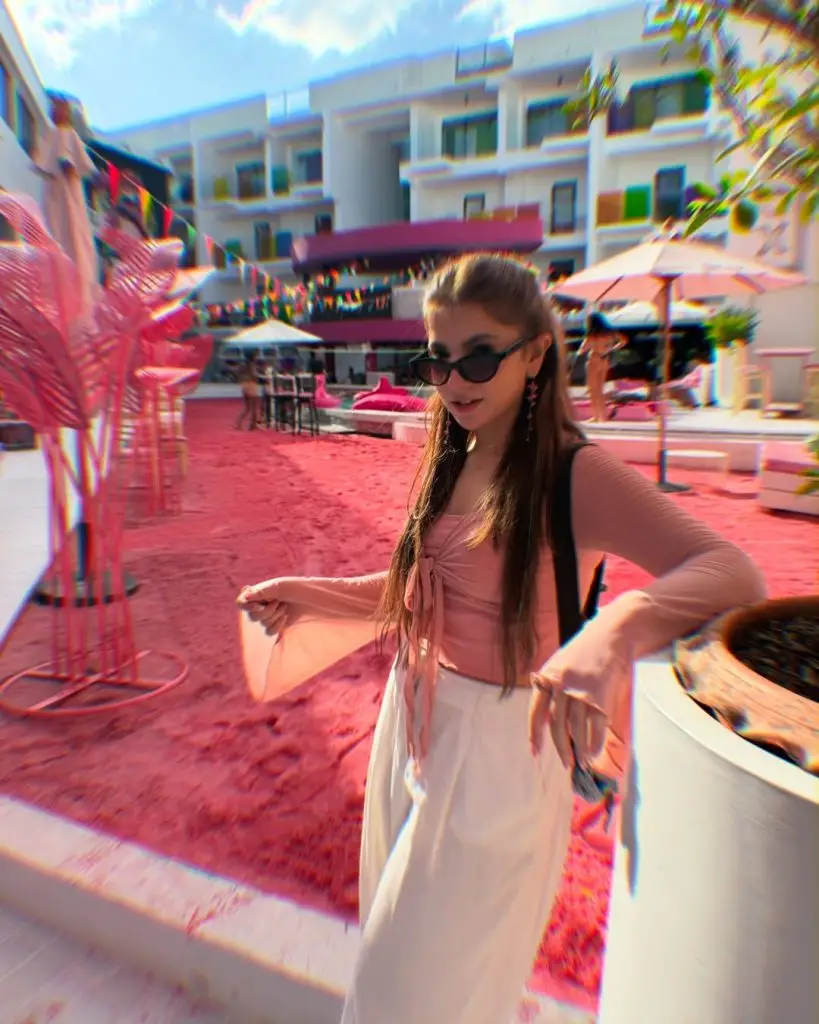 Dananeer Mobeen Enjoys Vacations In Thailand With Mother