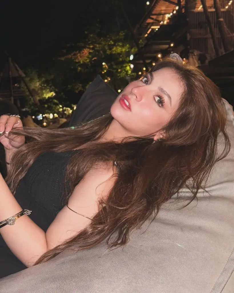 Dananeer Mobeen Enjoys Vacations In Thailand With Mother