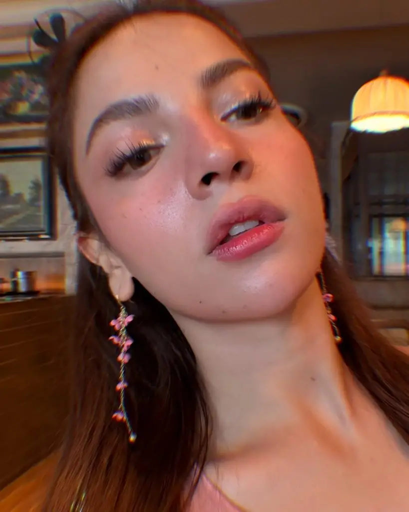 Dananeer Mobeen Enjoys Vacations In Thailand With Mother