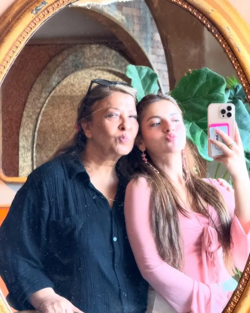 Dananeer Mobeen Enjoys Vacations In Thailand With Mother