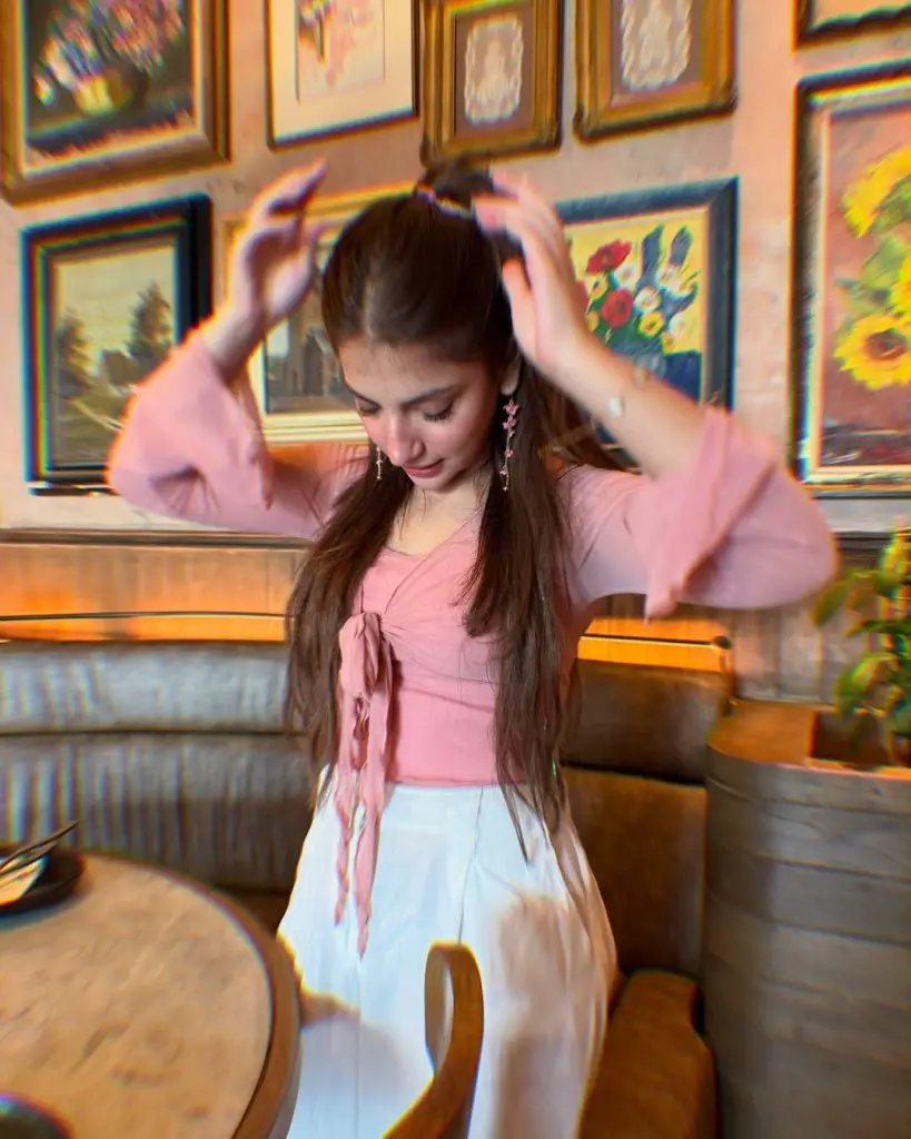Dananeer Mobeen Enjoys Vacations In Thailand With Mother