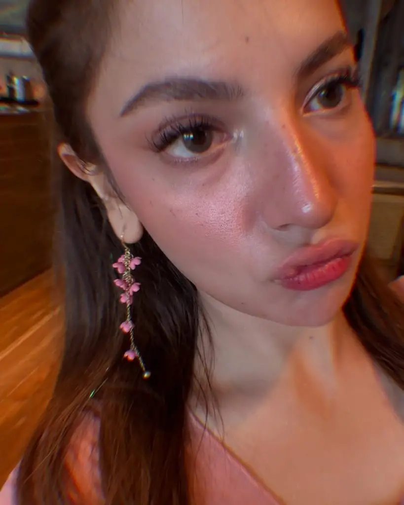 Dananeer Mobeen Enjoys Vacations In Thailand With Mother