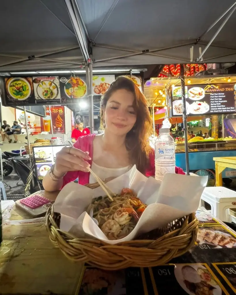 Dananeer Mobeen Enjoys Vacations In Thailand With Mother