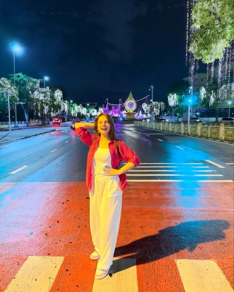Dananeer Mobeen Enjoys Vacations In Thailand With Mother