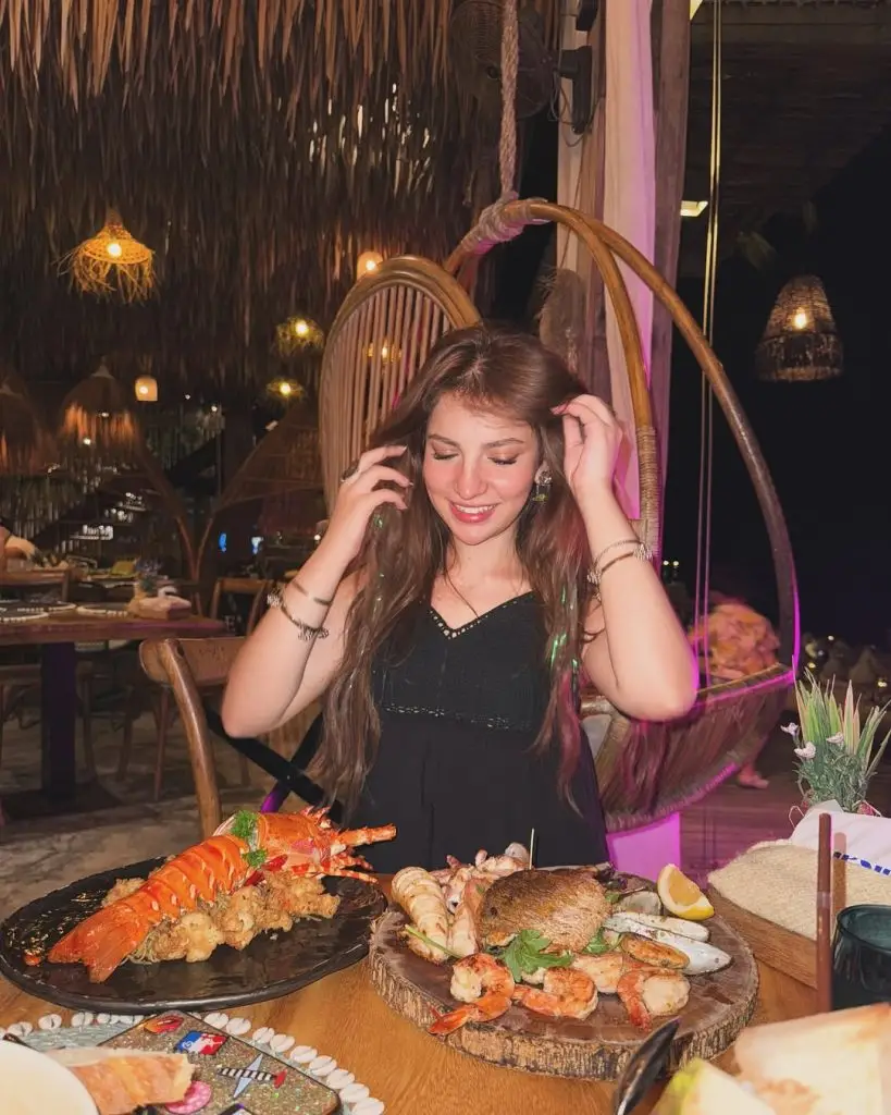 Dananeer Mobeen Enjoys Vacations In Thailand With Mother