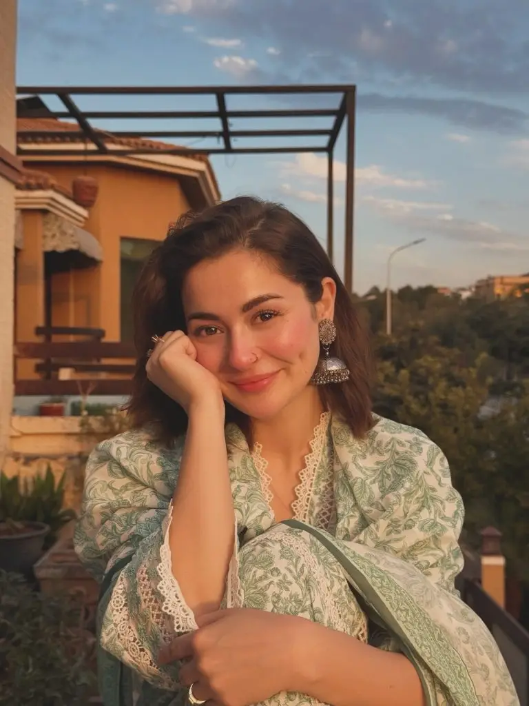 Hania Aamir Hajj Pictures From Mina