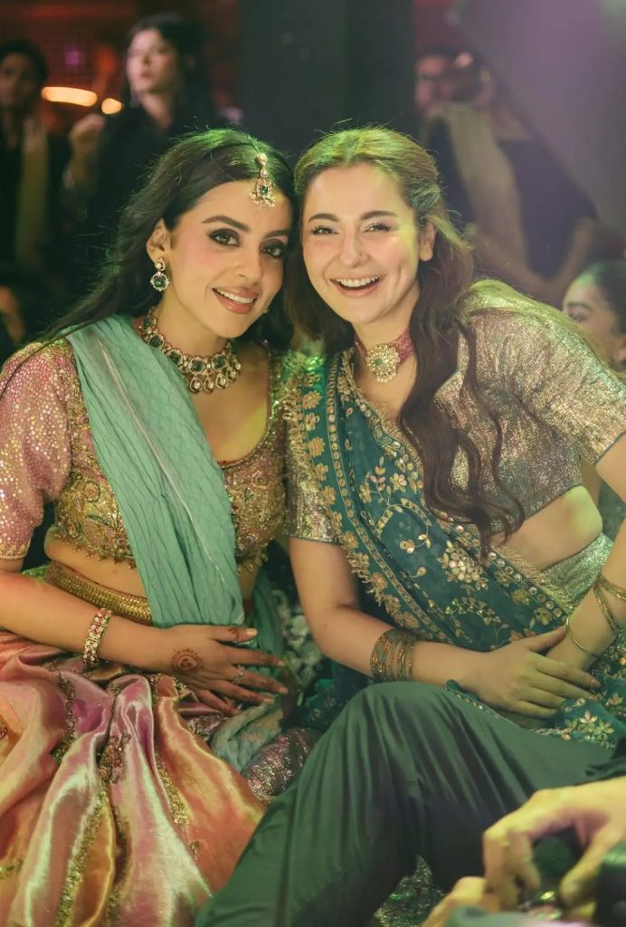 Yashma Gill’s Surprise Public Proposal To Hania Aamir