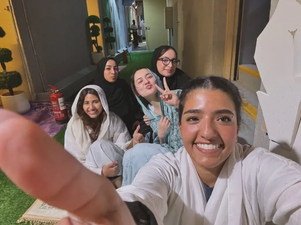 Hania Aamir Hajj Pictures From Mina
