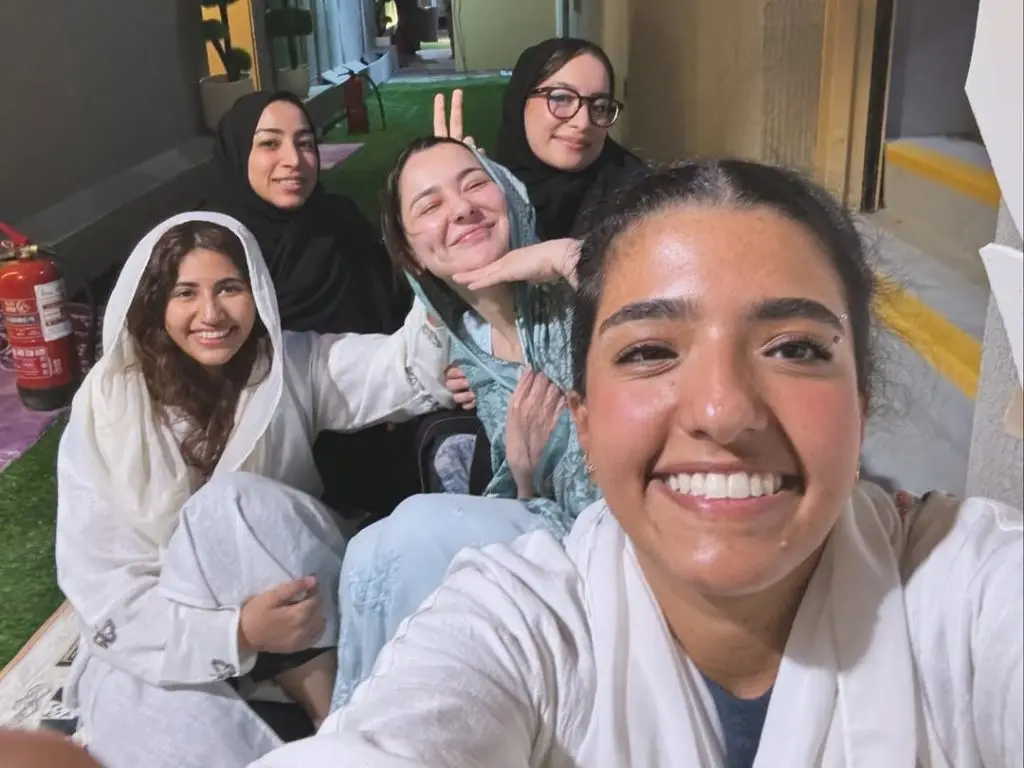 Hania Aamir Hajj Pictures From Mina