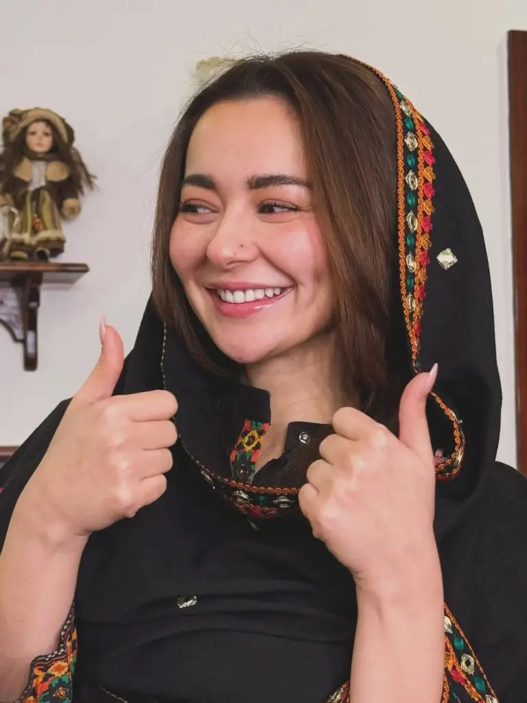 Yashma Gill’s Surprise Public Proposal To Hania Aamir