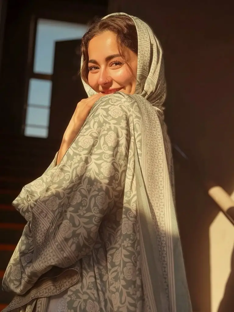 Hania Aamir Shares Hajj Pictures From Mina