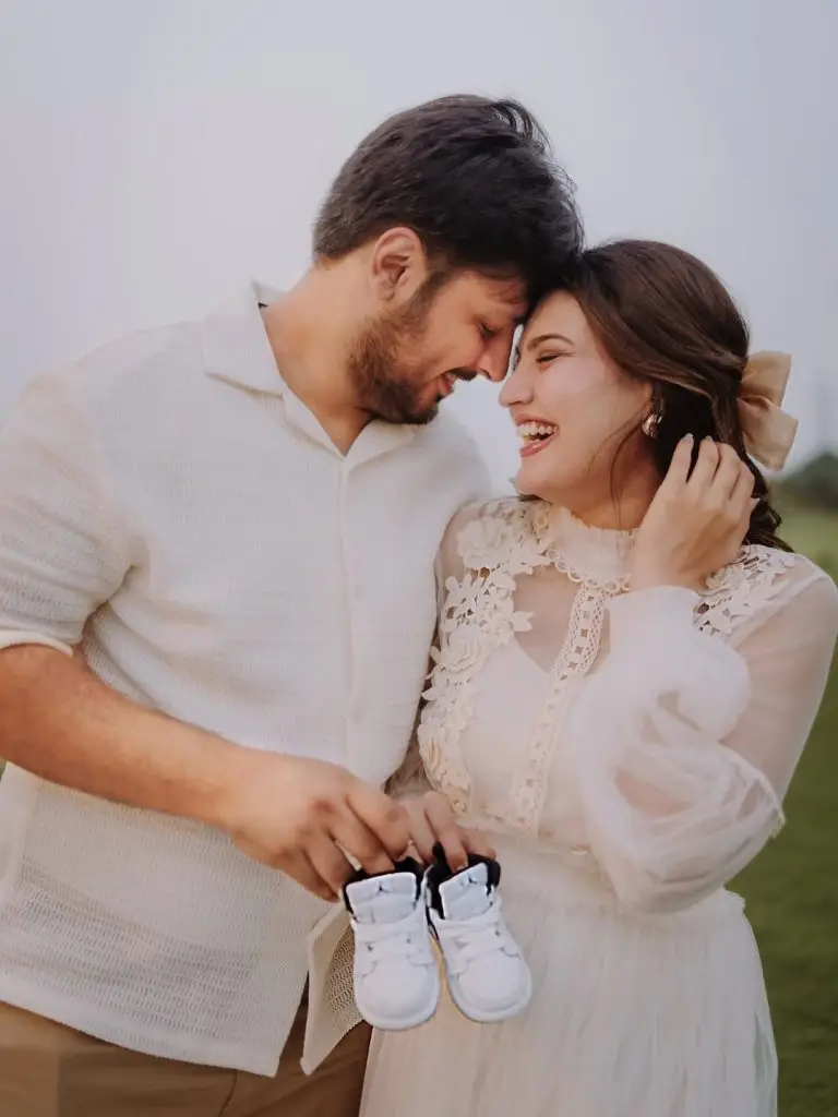 Iqra Kanwal & Areeb Pervaiz Announce First Pregnancy