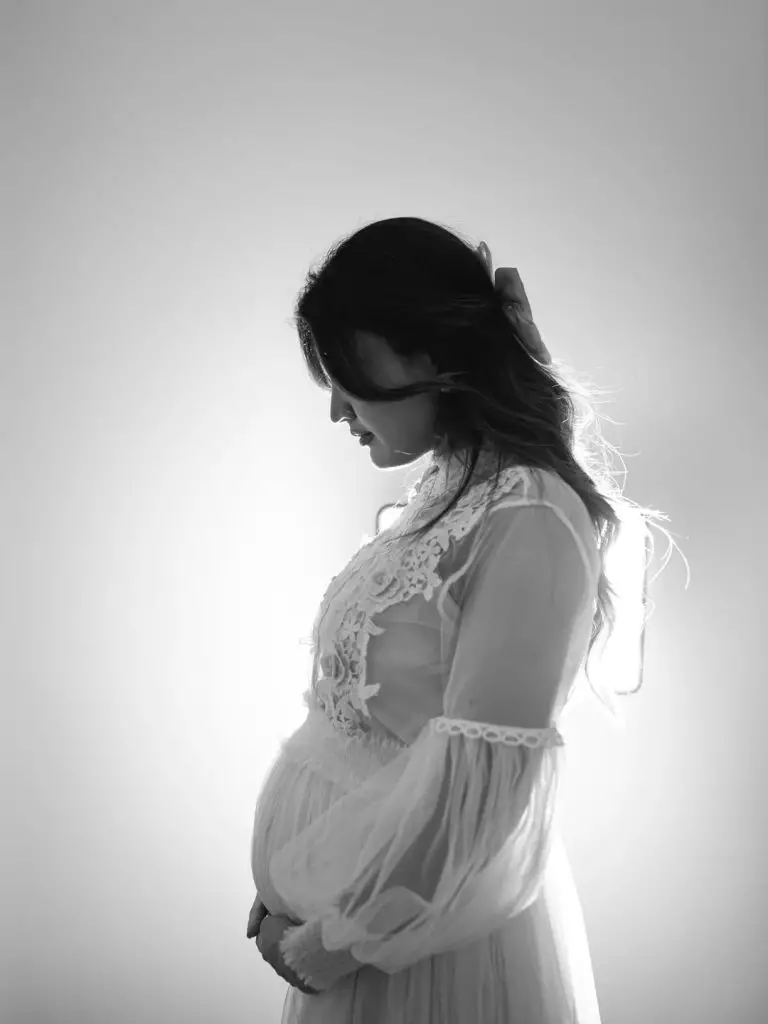 Iqra Kanwal & Areeb Pervaiz Announce First Pregnancy